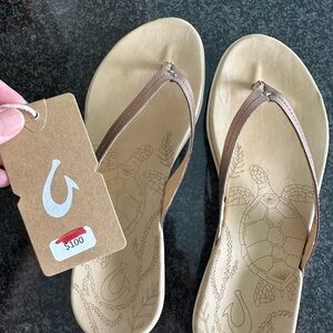 NEW: Olu Kai Flip Flops - Size 11 Women’s